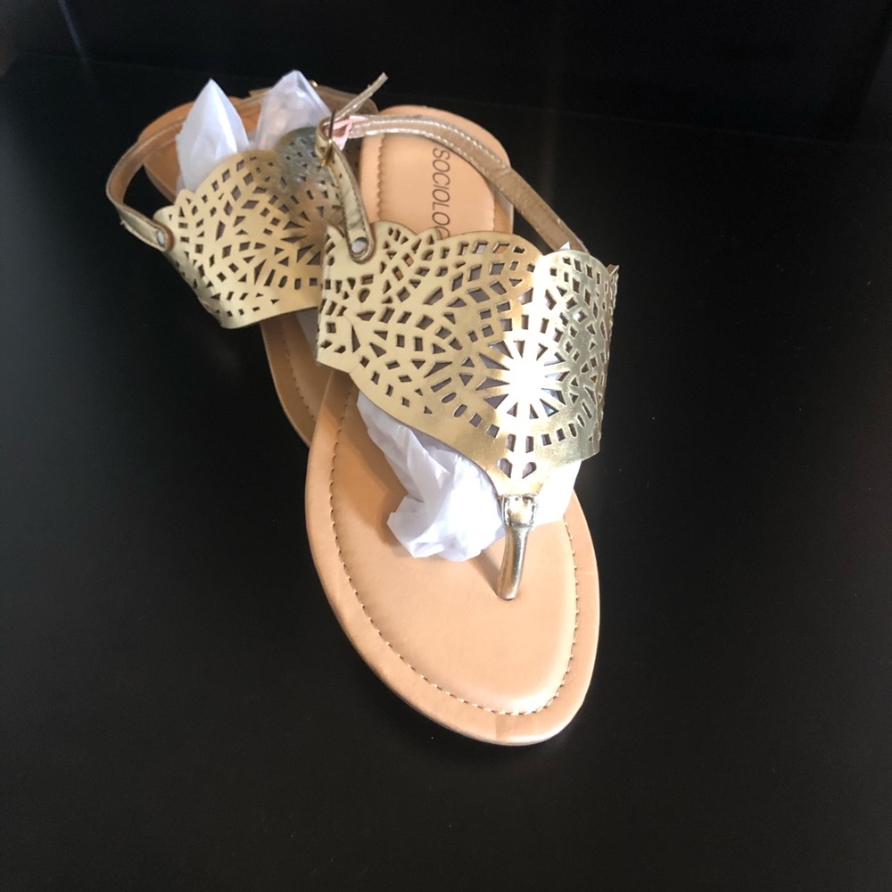 BEAUTIFUL LASER CUT GOLD METALLIC SZ 8 NWOT